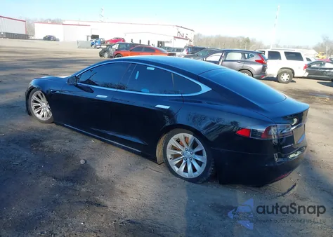 2018 Tesla Model S 100D/75D/P100D z USA, uszkodzony, nr VIN 5YJSA1E22JF277127